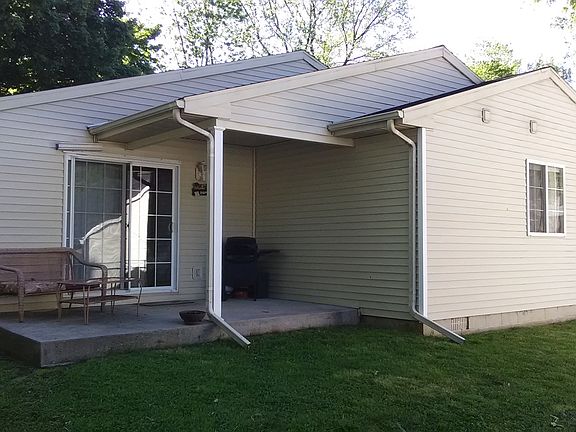 patio & fenced back yard