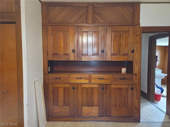 4th image of 40 Walnut St