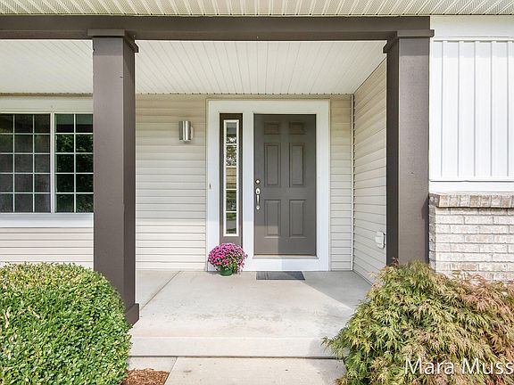 3rd image of 2676 Arbor Chase Dr NE