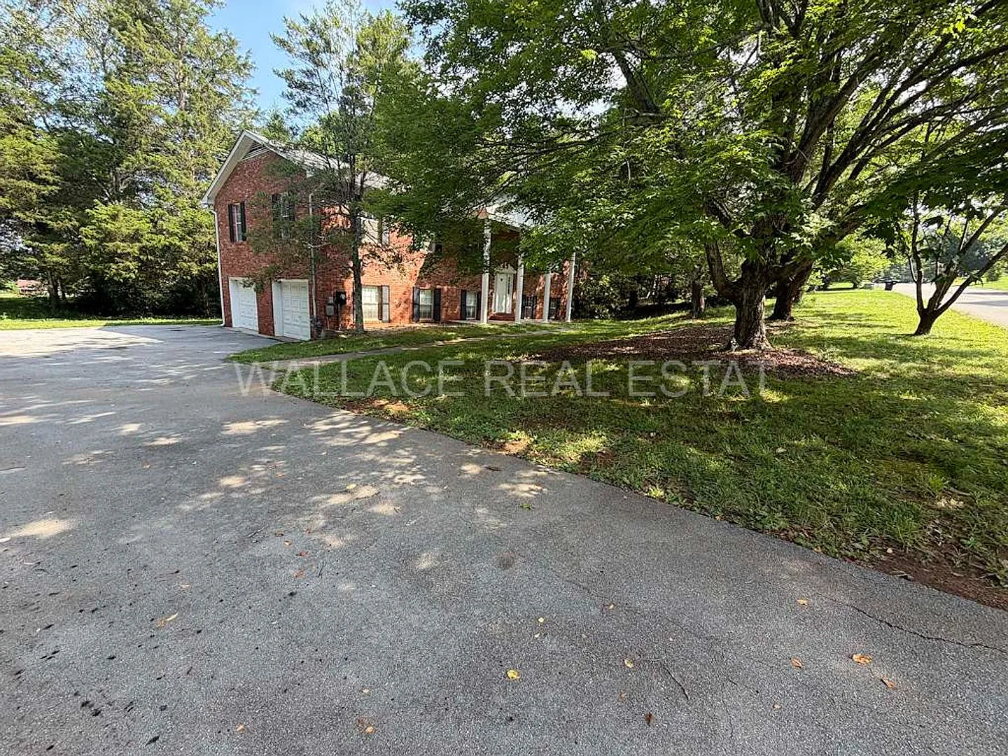 New Rental Rate...Farragut Living Offering 4 Bedrooms And 3.5 Baths With Nice Sun Porch — Photo 2