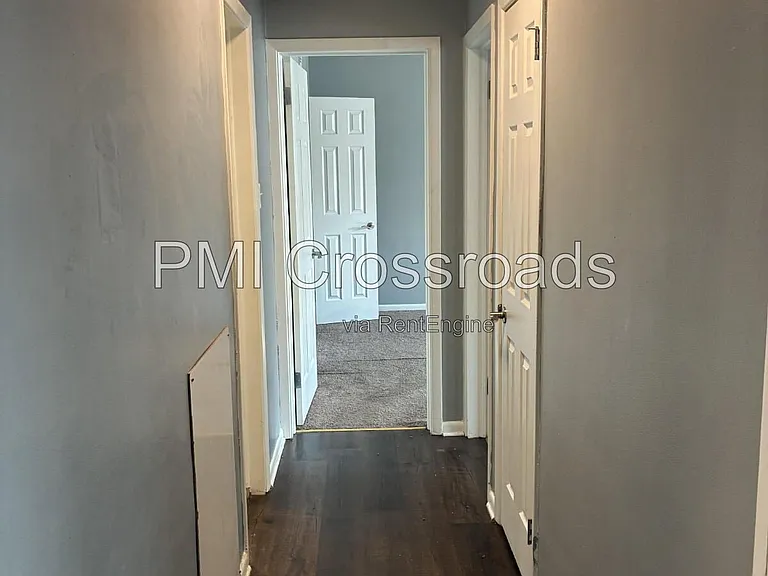 Riviera Manor — Photo 16