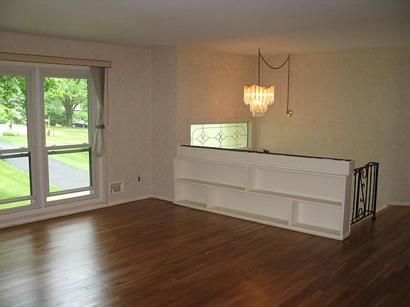 2nd image of 6 Sheila Ct