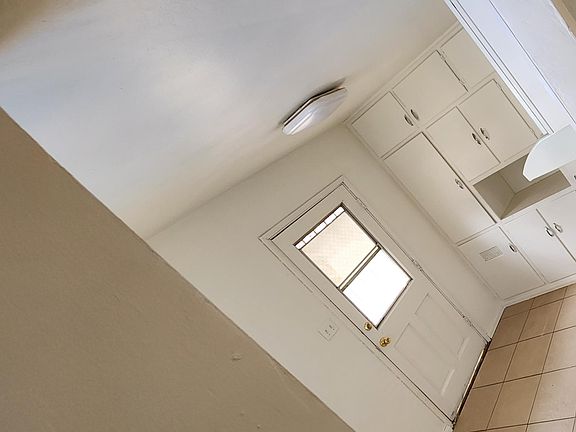 4th image of 8428 Oleander Ave