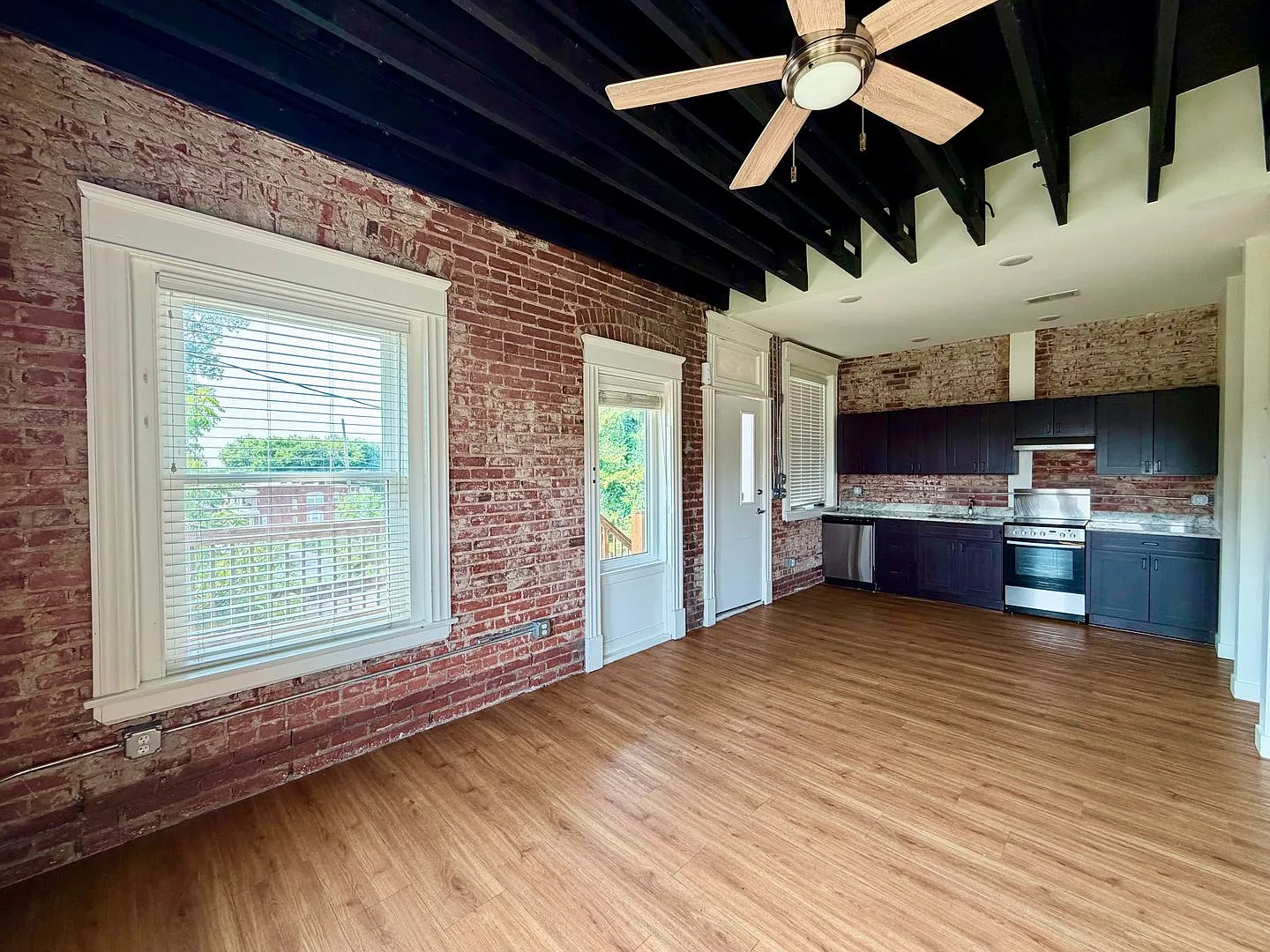  2201 - D Updated Pendleton Heights Condo Available Immediately — Photo 3