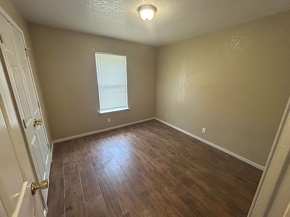 4th image of 3203 Raven Dr APT B