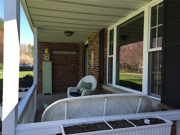 3rd image of 216 Lindsey Ave