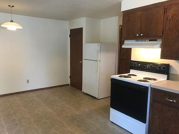 3rd image of 1005 Evans St