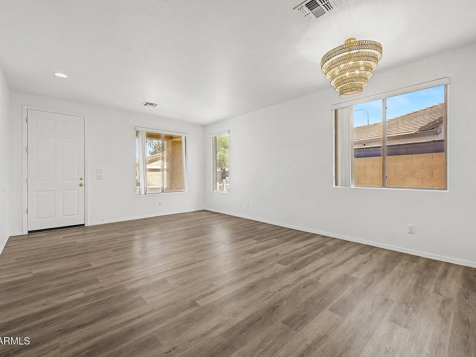4 bed, 2.0 bath, 2171 sqft, $2,400 — Photo 4