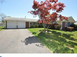 42 Courtland Ln, Willingboro, NJ 08046