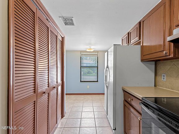 5th image of 8068 VILLAGE GATE Court