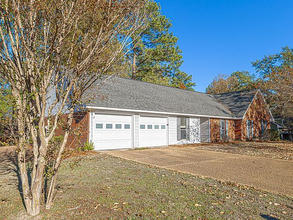 3rd image of 462 Arundel Dr