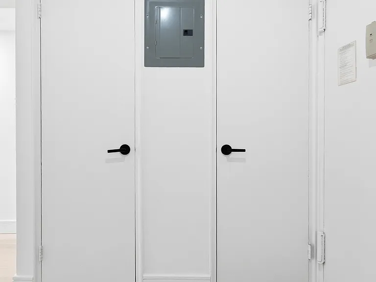 225 E 46th St #10F — Photo 11