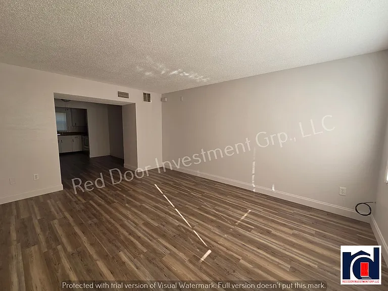 Spacious Renovated Apartments within Walking Distance to Downtown Deland — Photo 12