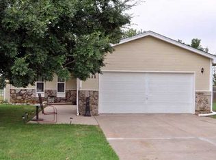 1101 N English Ct, Belle Plaine, KS 67013