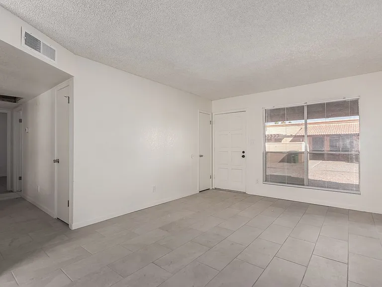 615 N Arrowhead Dr — Photo 9