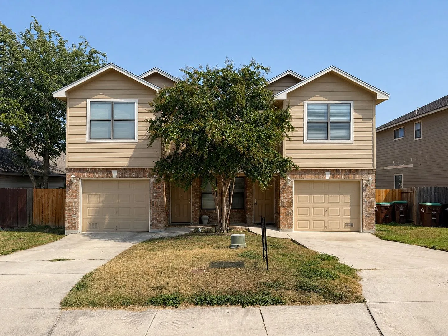 Beautifully Updated 3-Bedroom, 2.5-Bath Home Offering Approximately 1,456 Square Feet And An Atta... — Photo 1