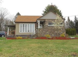 7 Manor Dr, Shavertown, PA 18708