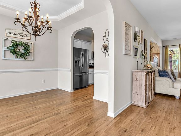 5th image of 405 Belhaven Ct