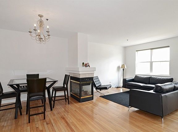 2nd image of 4628 N Lamon Ave #Townhouse