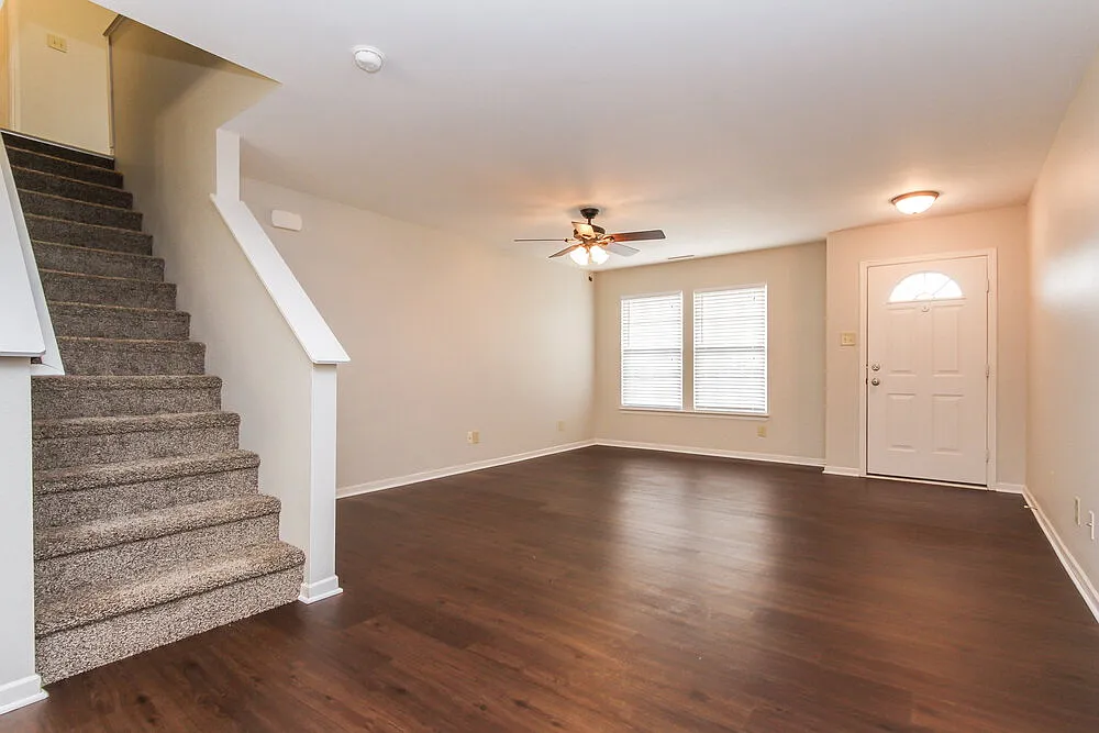 Building Photo - 1351 Brooks Dr