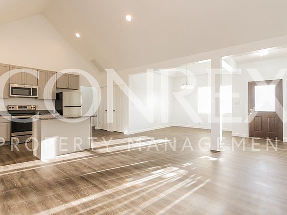 3rd image of 402 Foxridge Ct
