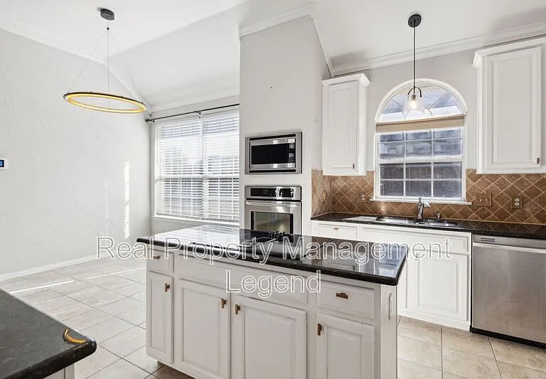 8012 Greenwood Dr — Photo 13