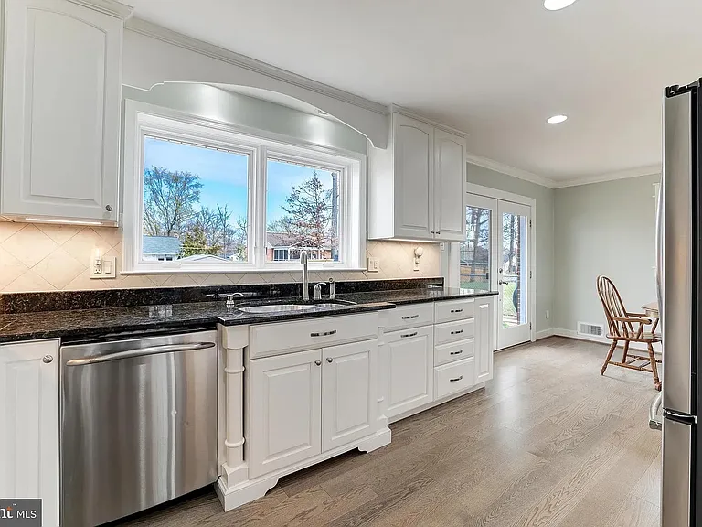 15010 Ulderic Dr — Photo 24