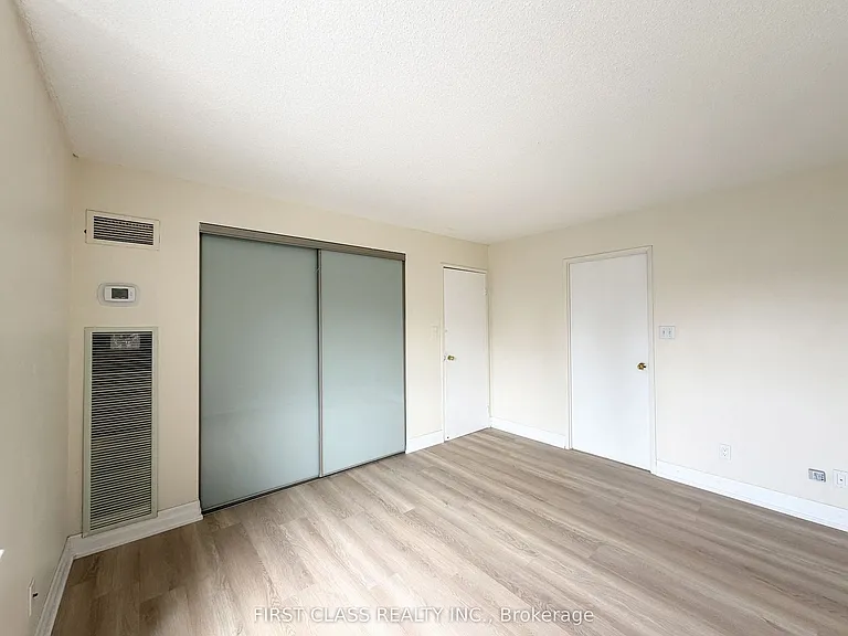 633 Bay St #2516 — Photo 29