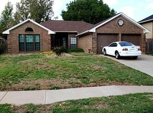 550 Newberry St, Grand Prairie, TX 75052