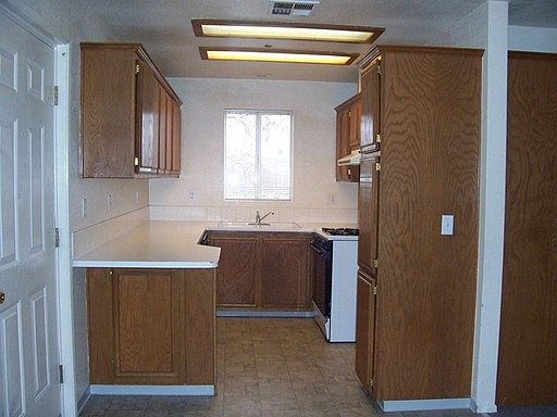 2nd image of 531 Moses St APT 1