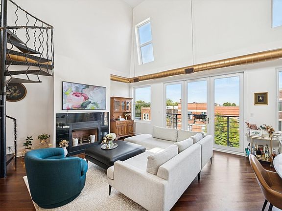 4th image of 1907 W Chicago Ave APT 4