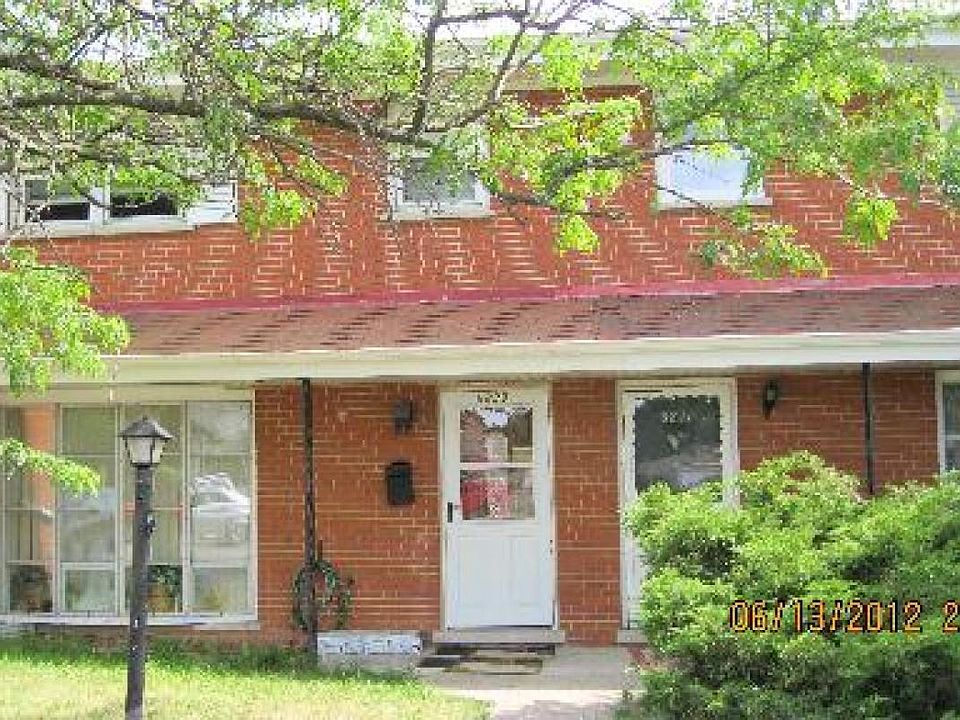 2nd image of 6839 W Oakton St