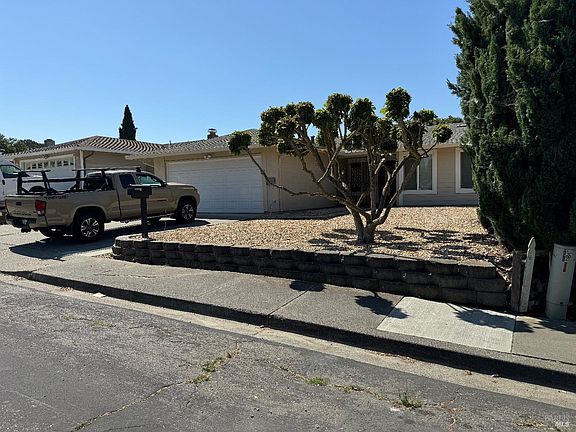 2nd image of 215 Willow Street