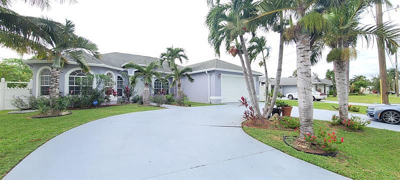 1st image of 1942 SE Fallon Dr