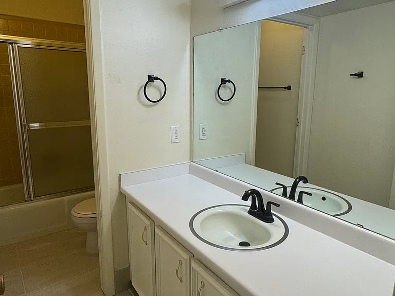 901 Country Club Dr SE — Photo 11