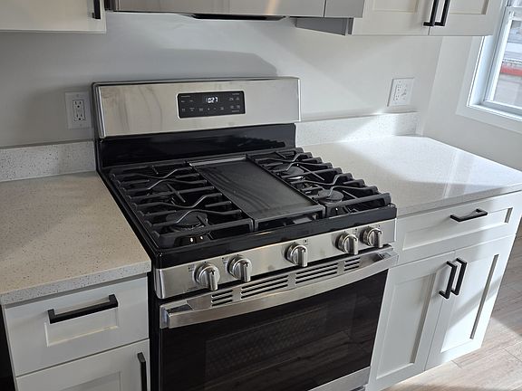 4th image of 811 Jacksonia St Floor 2