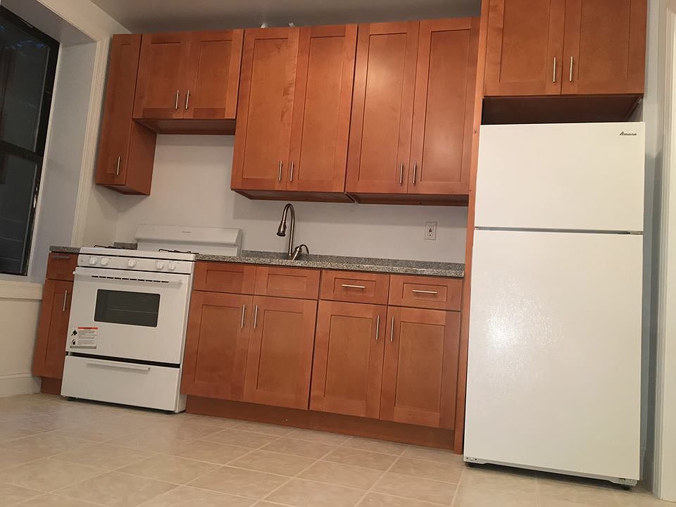 2nd image of 135 W 238th St APT 1J