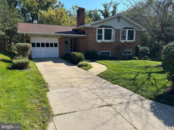 5922 John Adams Dr, Temple Hills, MD 20748