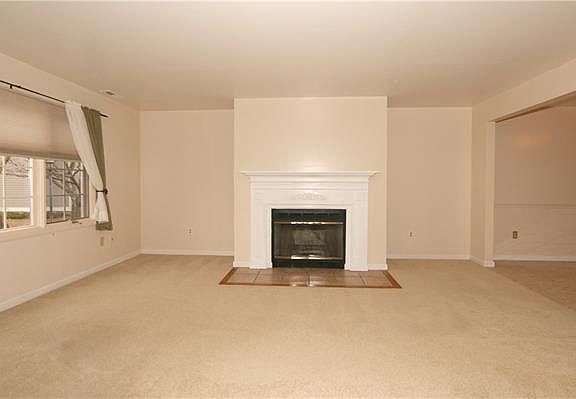 3rd image of 706 Chestnut Dr #706