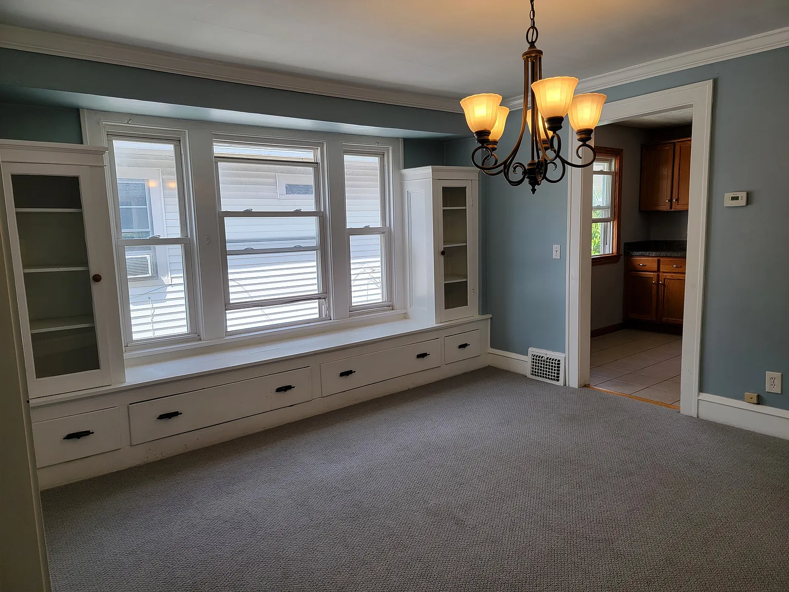 2 bed, 1000 sqft, $1,300 — Photo 2