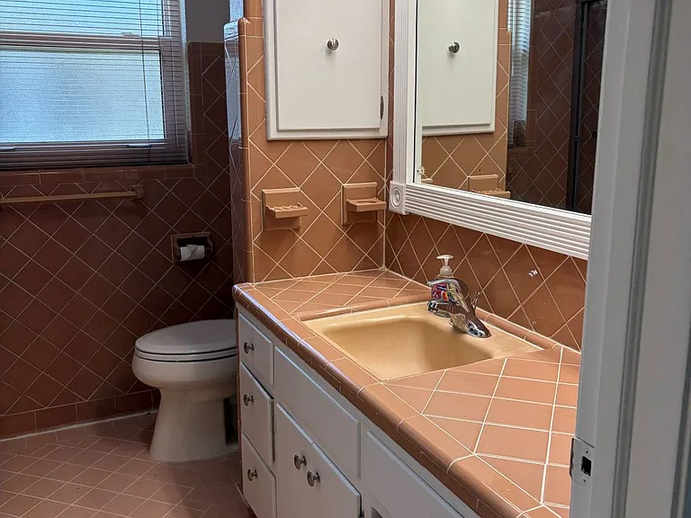 1109 W Plymouth St — Photo 27