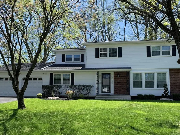 13 Sandburg Dr, Morganville, NJ 07751