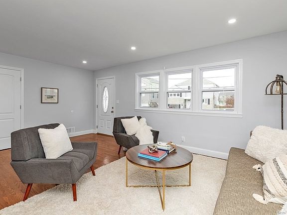 3rd image of 79 Layton St