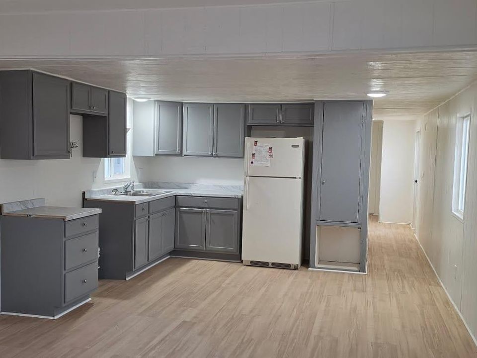 1st image of 2602 E Walnut St #9