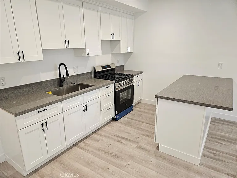 1401 S Rosewood Ave #3 — Photo 3