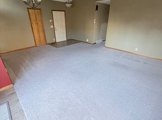 15321 R St, Omaha, NE 68137