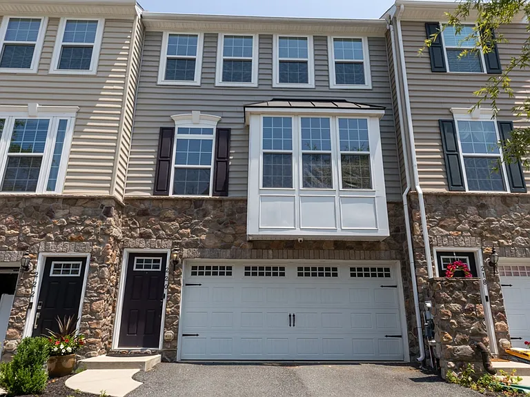 220 W General Grey Ct — Photo 1
