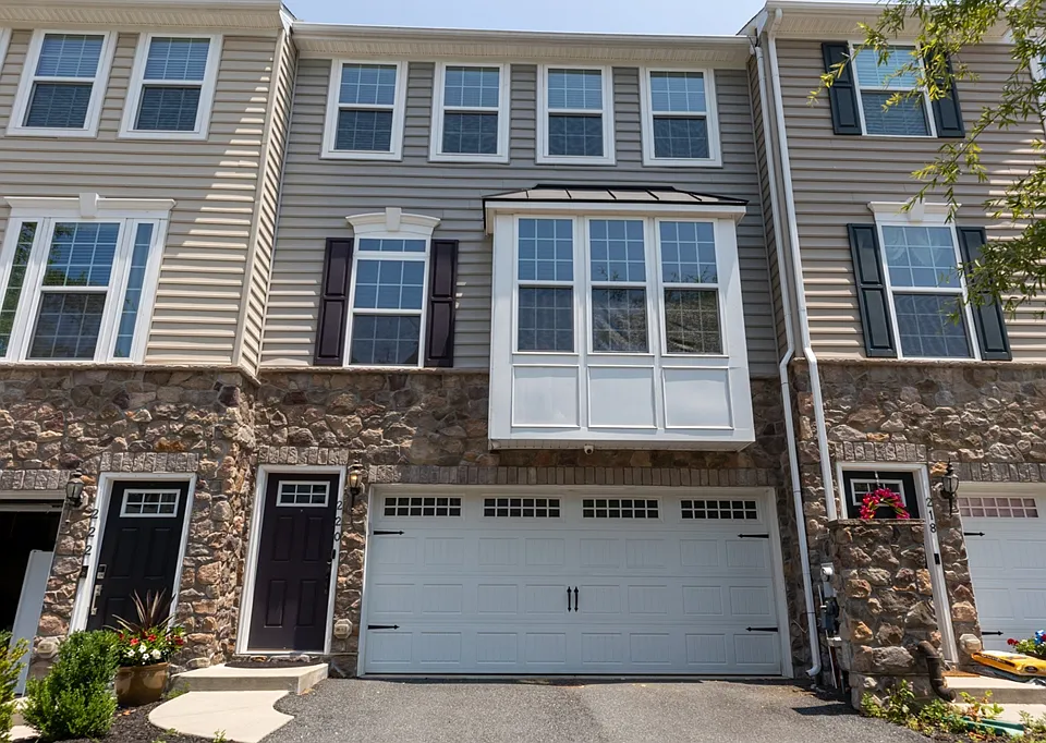 220 W General Grey Ct