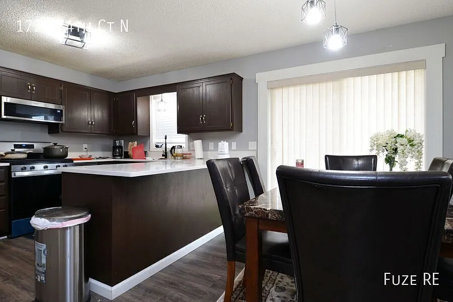 Beautiful 3-bed 2-Bath Home in Brooklyn Park! — Photo 2