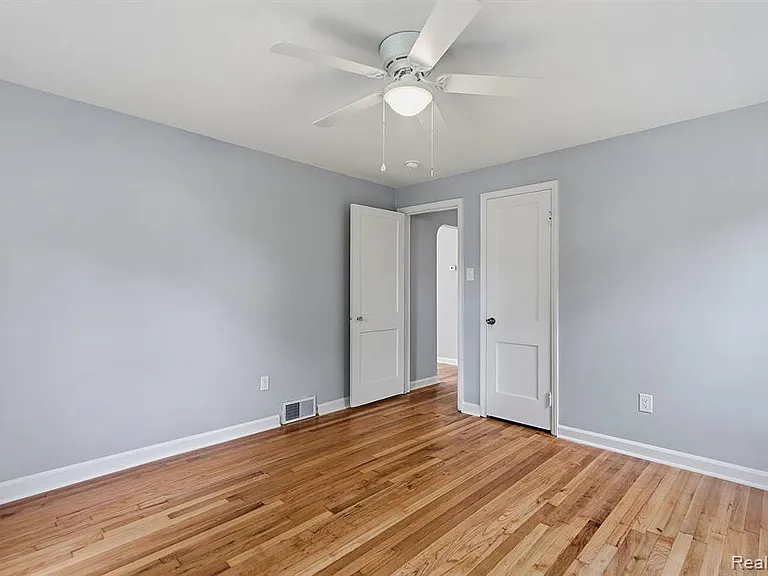 77 Huron Ave — Photo 12